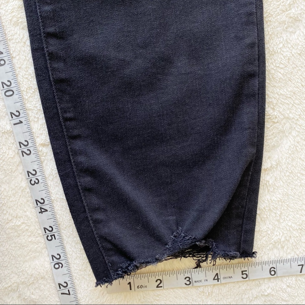 Good American good waist crop plus size jeans black chewed raw hem distr… - Picture 6 of 10